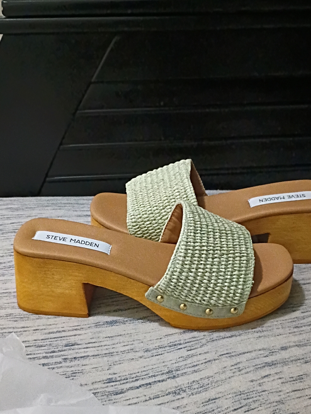 Steve Madden Light Green Woven Slide Mules with Tan Platform - Picture 2 of 4